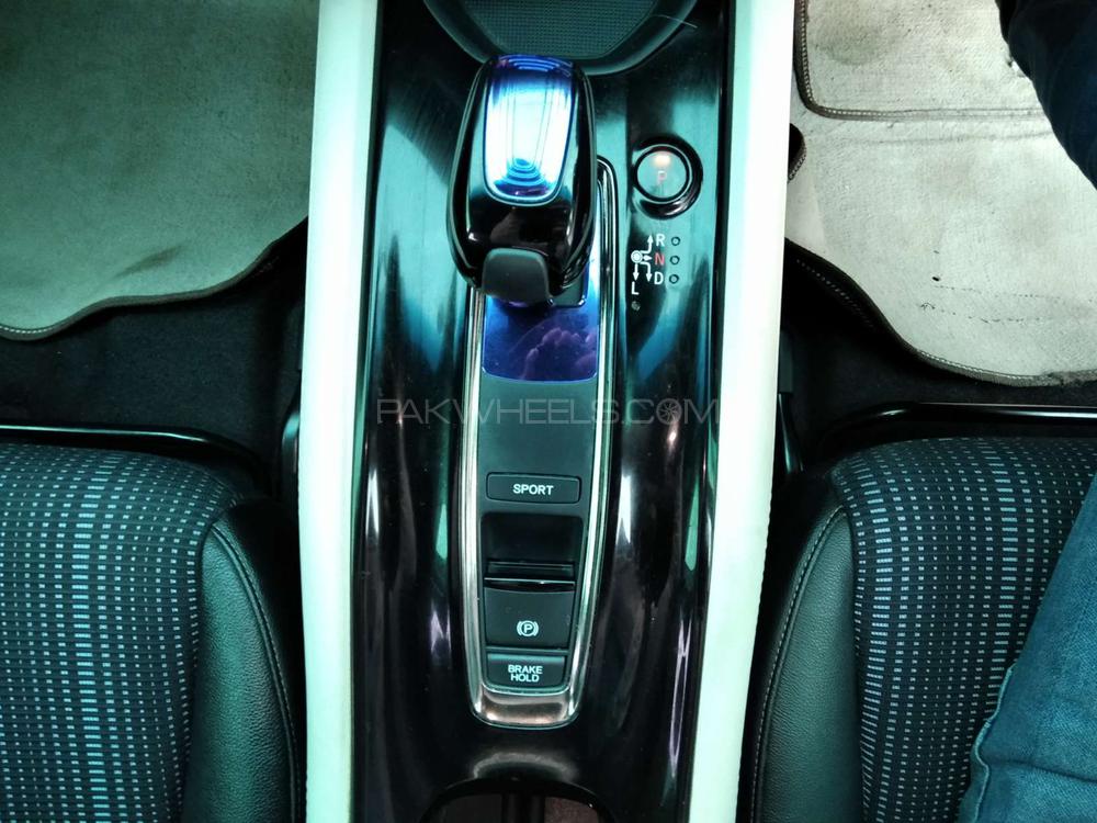 Honda Vezel 2015 for Sale in Karachi Honda Vezel 2015 for Sale in Karachi Image-7