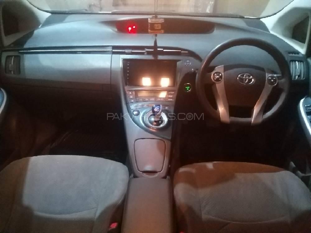 Toyota Prius 2011 for Sale in Faisalabad Toyota Prius 2011 for Sale in Faisalabad Image-11