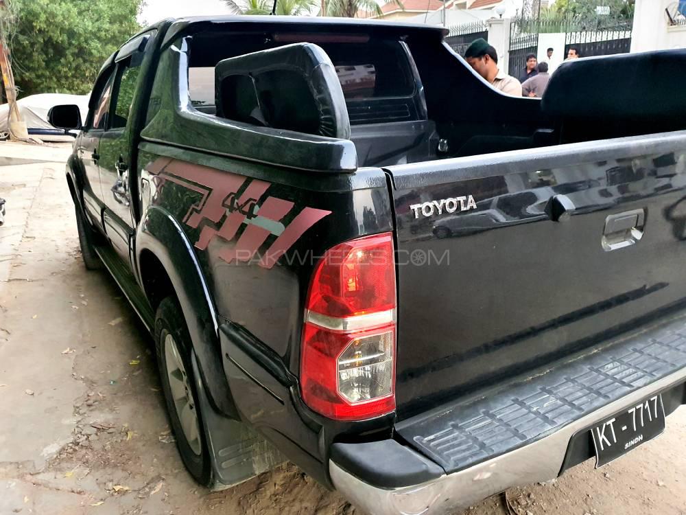 Toyota Hilux 2014 for Sale in Karachi Toyota Hilux 2014 for Sale in Karachi Image-8