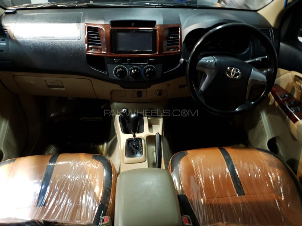 Toyota Hilux 2014 for Sale in Karachi Toyota Hilux 2014 for Sale in Karachi Image-7