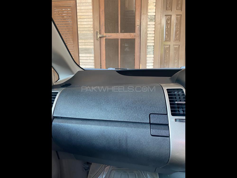 Toyota Prius 2011 for Sale in Islamabad Toyota Prius 2011 for Sale in Islamabad Image-16