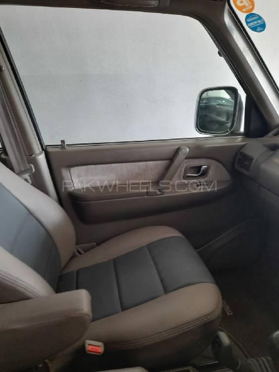 مٹسوبیشی پجیرو 1995 for Sale in پشاور مٹسوبیشی پجیرو 1995 for Sale in پشاور Image-8