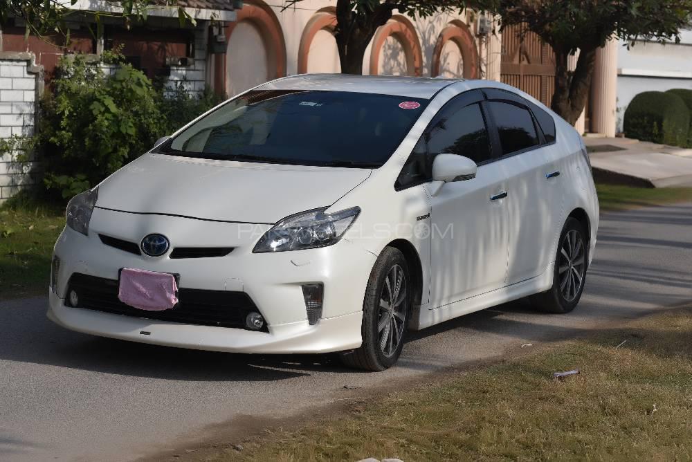 Toyota Prius 2013 for Sale in Sialkot Toyota Prius 2013 for Sale in Sialkot Image-6