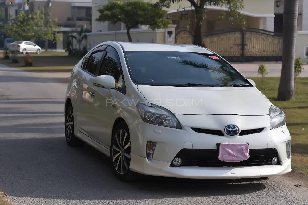 Toyota Prius 2013 for Sale in Sialkot Toyota Prius 2013 for Sale in Sialkot Image-5