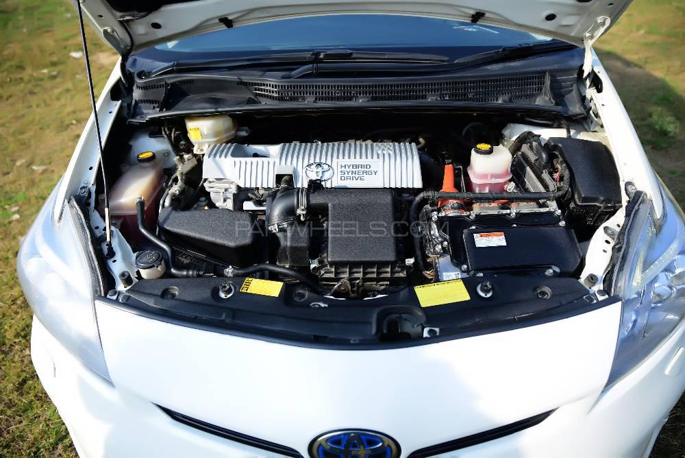 Toyota Prius 2013 for Sale in Sialkot Toyota Prius 2013 for Sale in Sialkot Image-10