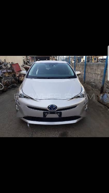 Toyota Prius 2017 for Sale in Mardan Image-1