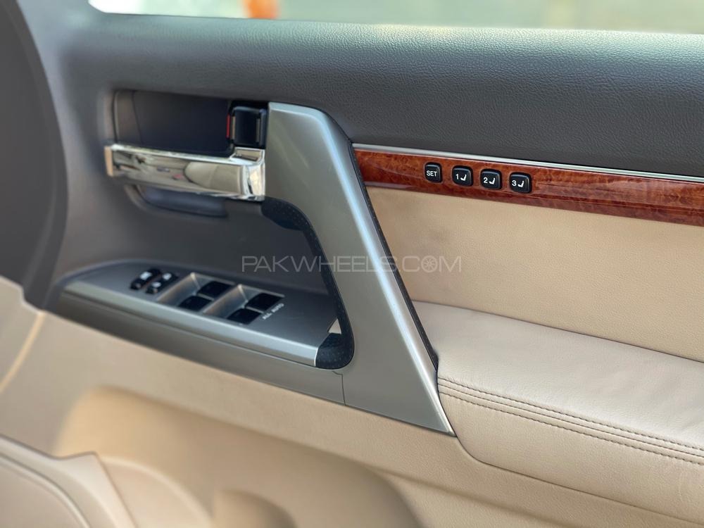Toyota Land Cruiser 2013 for Sale in Lahore Toyota Land Cruiser 2013 for Sale in Lahore Image-8