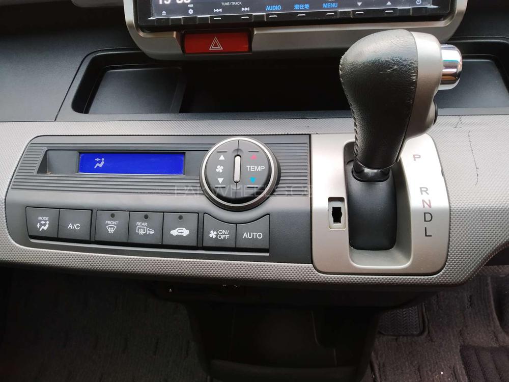 Honda Freed 2014 for Sale in Lahore Honda Freed 2014 for Sale in Lahore Image-12