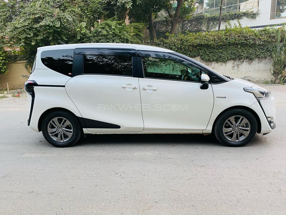 Toyota Sienta 2017 for Sale in Lahore Toyota Sienta 2017 for Sale in Lahore Image-5