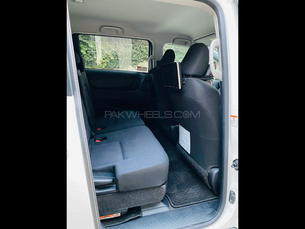 Toyota Sienta 2017 for Sale in Lahore Toyota Sienta 2017 for Sale in Lahore Image-8