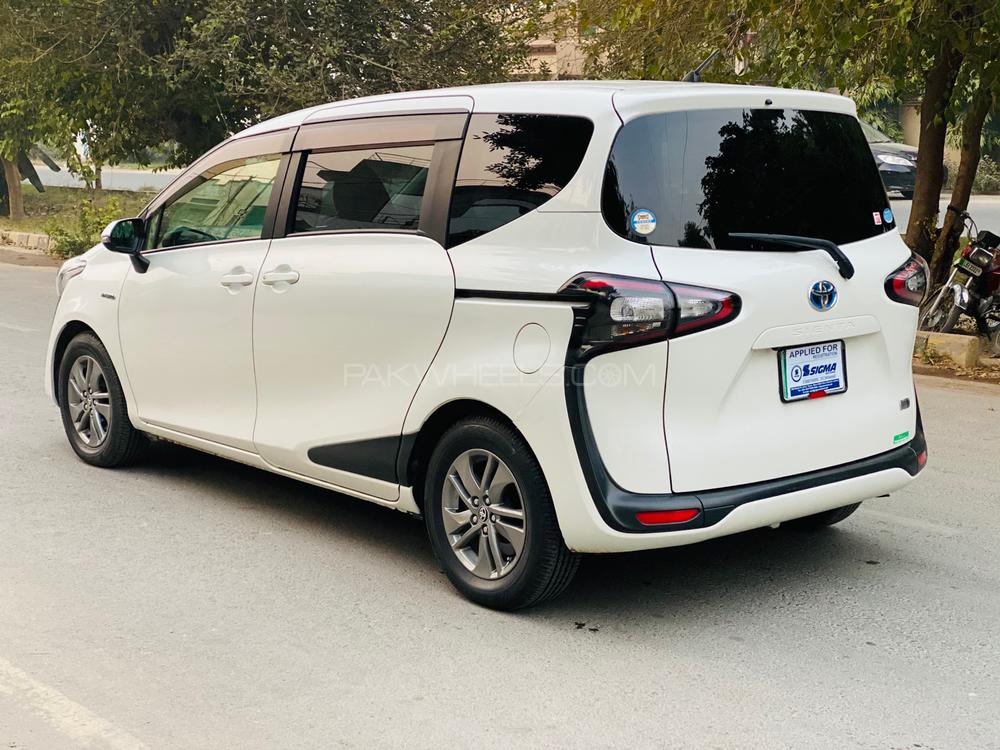 Toyota Sienta 2017 for Sale in Lahore Toyota Sienta 2017 for Sale in Lahore Image-12