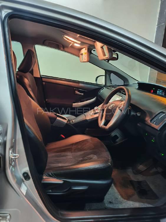 Toyota Prius 2010 for Sale in Peshawar Toyota Prius 2010 for Sale in Peshawar Image-12