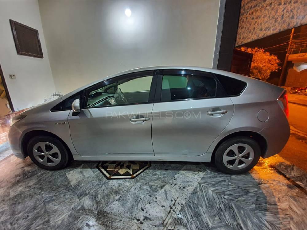 Toyota Prius 2010 for Sale in Peshawar Toyota Prius 2010 for Sale in Peshawar Image-11