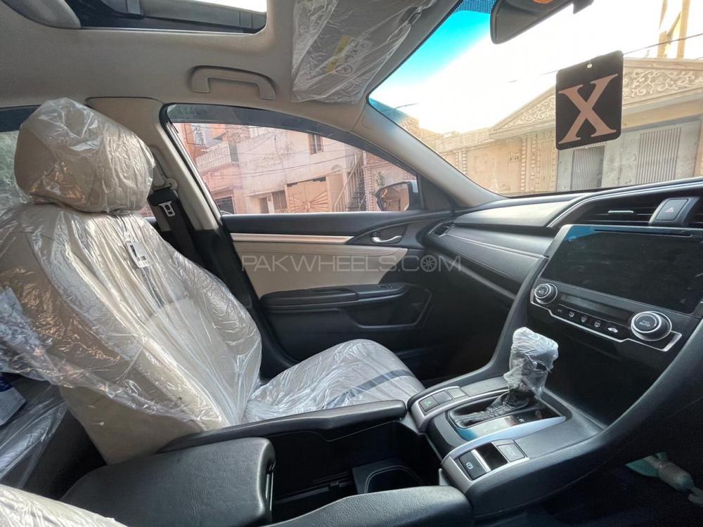 Honda Civic 2018 for Sale in Hyderabad Honda Civic 2018 for Sale in Hyderabad Image-4