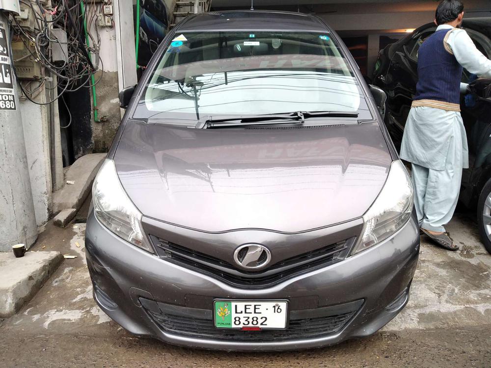 Toyota Vitz 2013 for Sale in Lahore Image-1