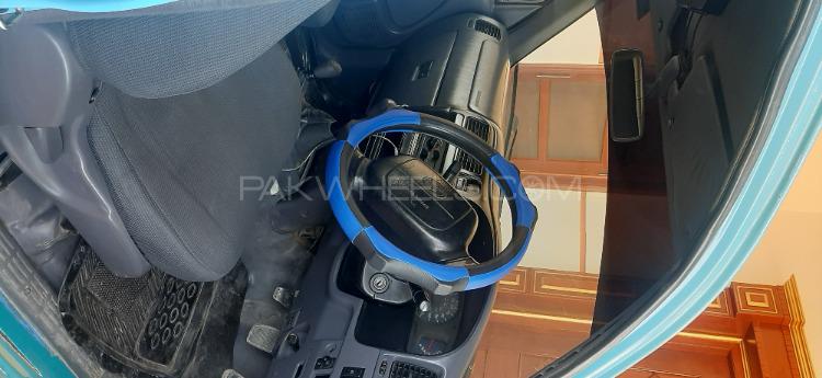Toyota Hilux 2000 for Sale in Islamabad Image-1