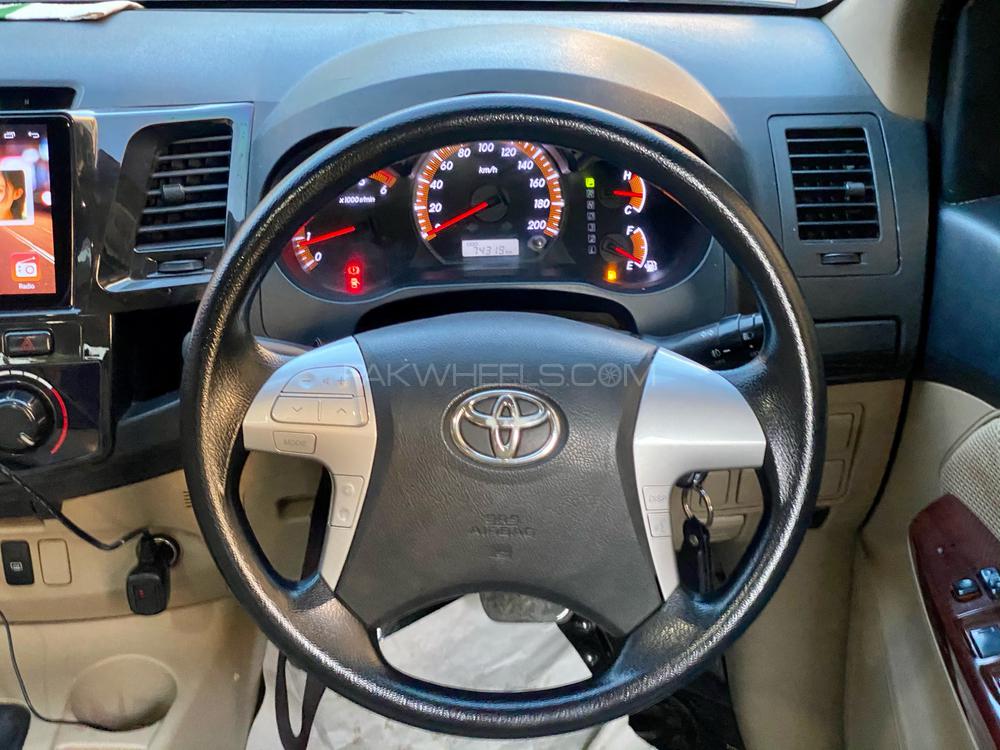 ٹویوٹا ہائیلکس 2016 for Sale in کراچی ٹویوٹا ہائیلکس 2016 for Sale in کراچی Image-4