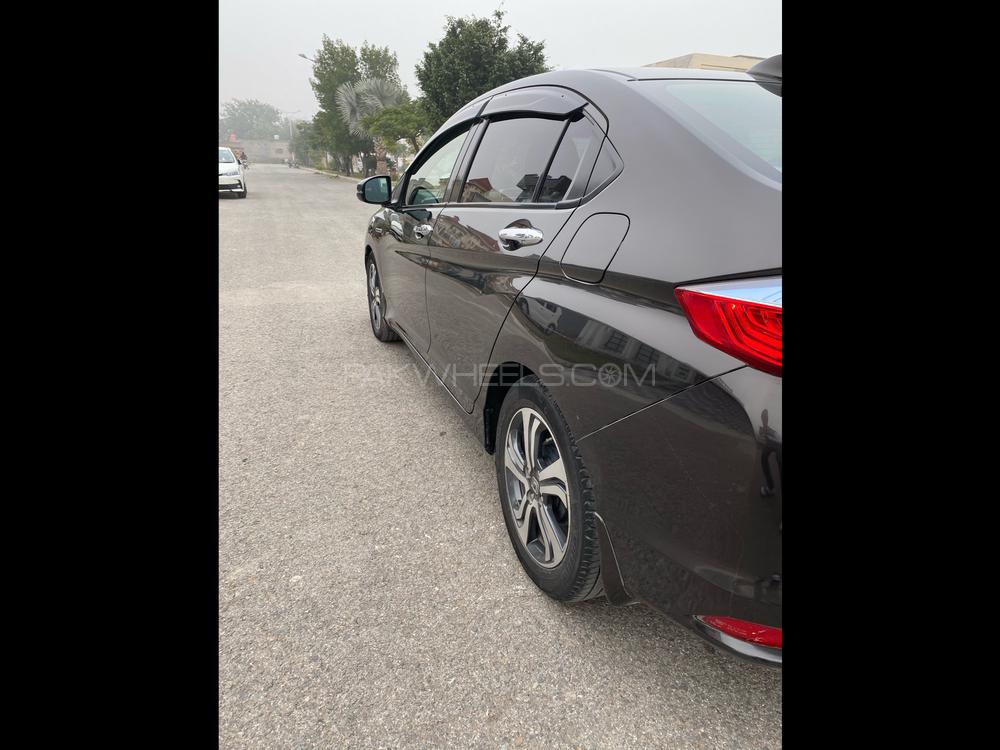 Honda Grace Hybrid 2014 for Sale in Lahore Honda Grace Hybrid 2014 for Sale in Lahore Image-5