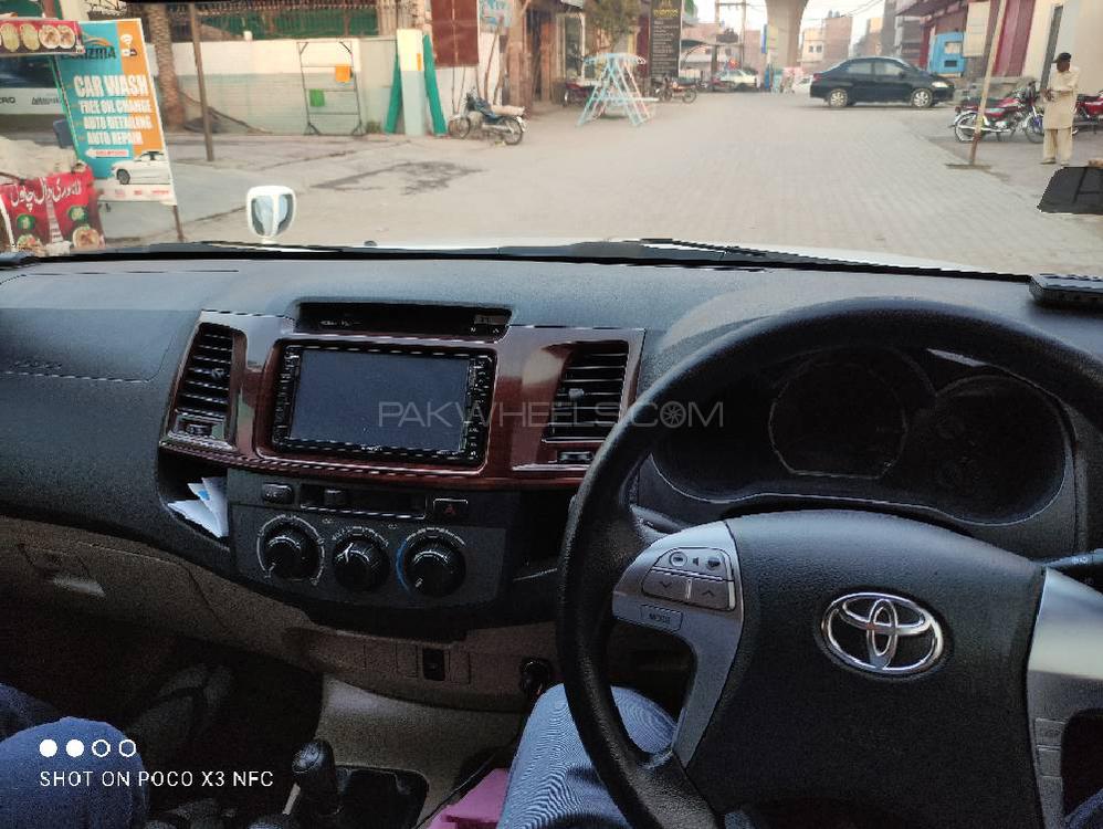 Toyota Hilux 2016 for Sale in Multan Toyota Hilux 2016 for Sale in Multan Image-10