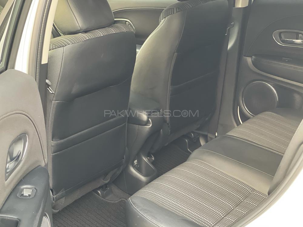 Honda Vezel 2015 for Sale in Lahore Honda Vezel 2015 for Sale in Lahore Image-14