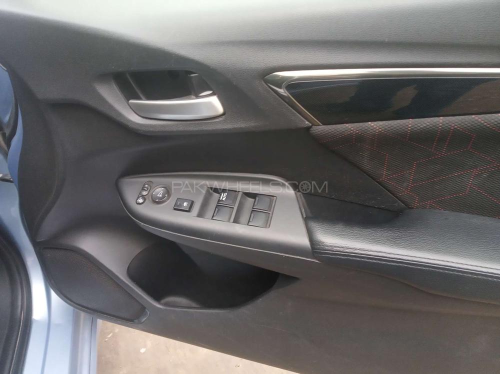 Honda Fit 2016 for Sale in Gujranwala Honda Fit 2016 for Sale in Gujranwala Image-9