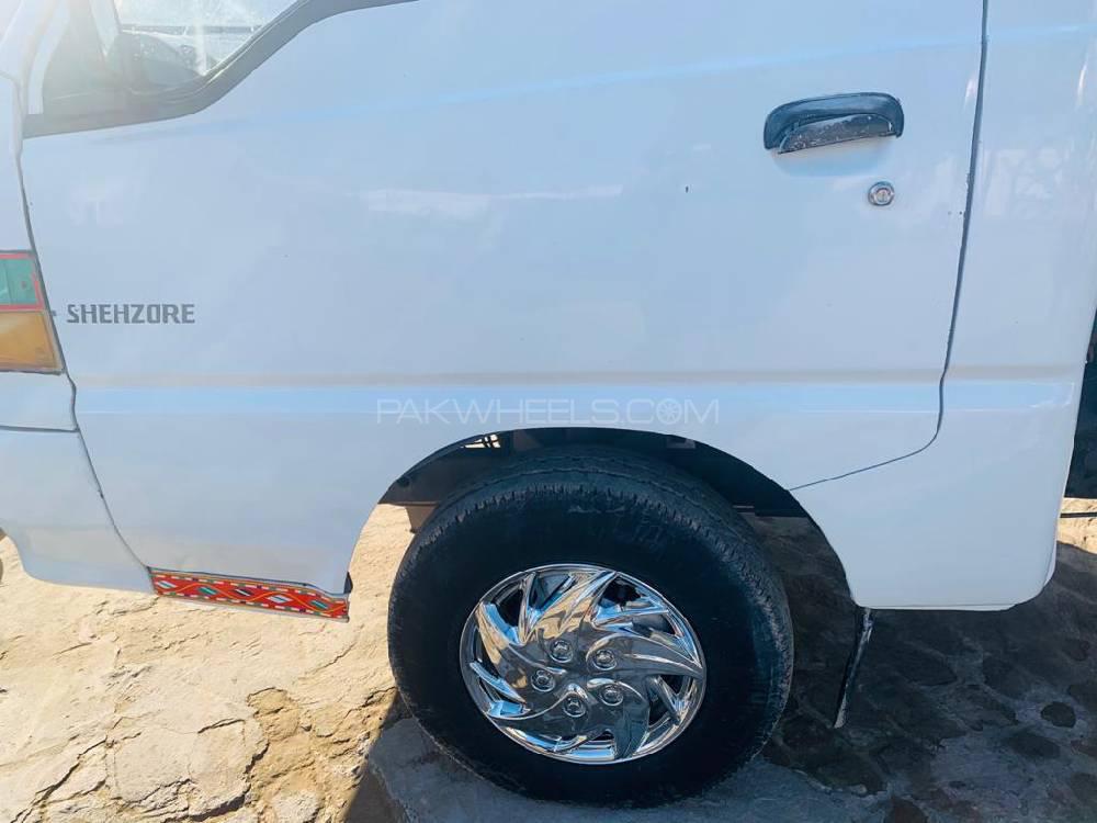Hyundai Shehzore 2004 for Sale in Chakwal Hyundai Shehzore 2004 for Sale in Chakwal Image-4