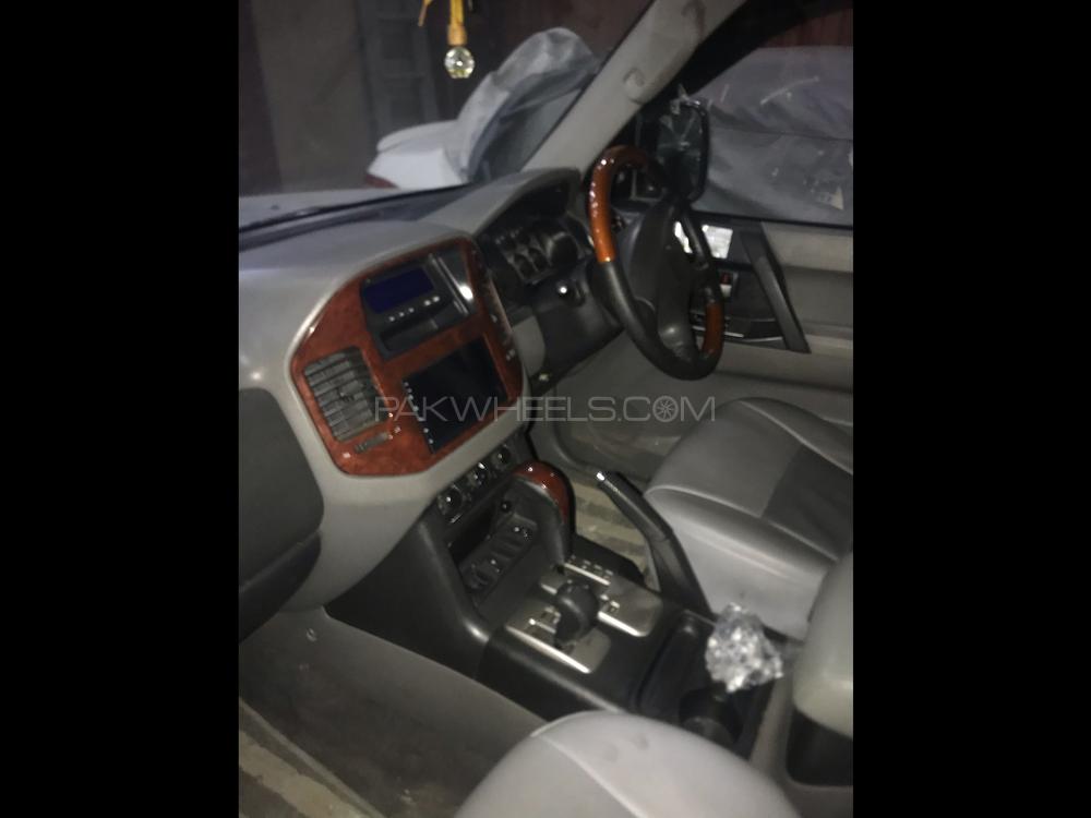 Mitsubishi Pajero 2005 for Sale in Lahore Mitsubishi Pajero 2005 for Sale in Lahore Image-3