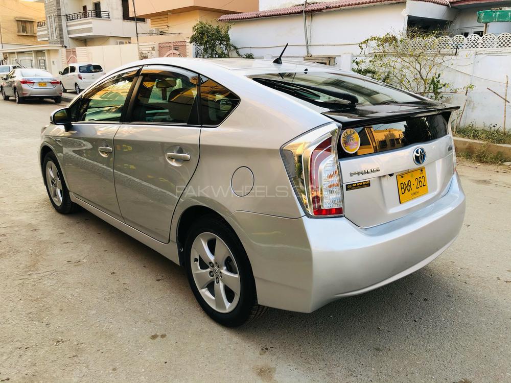 Toyota Prius 2015 for Sale in Karachi Toyota Prius 2015 for Sale in Karachi Image-4