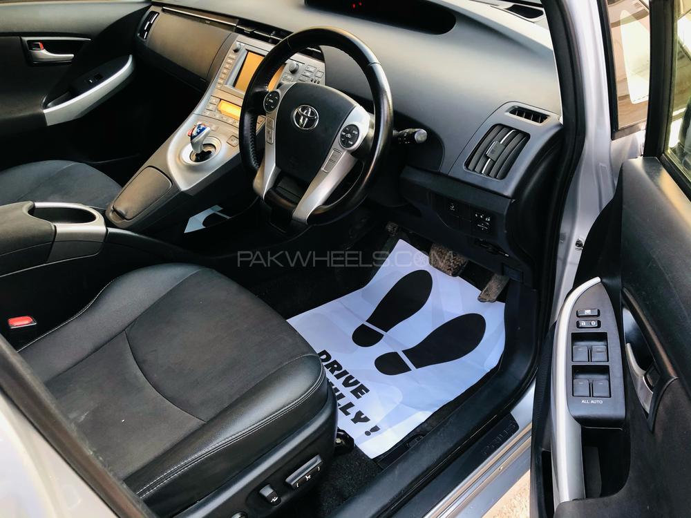 Toyota Prius 2015 for Sale in Karachi Toyota Prius 2015 for Sale in Karachi Image-5