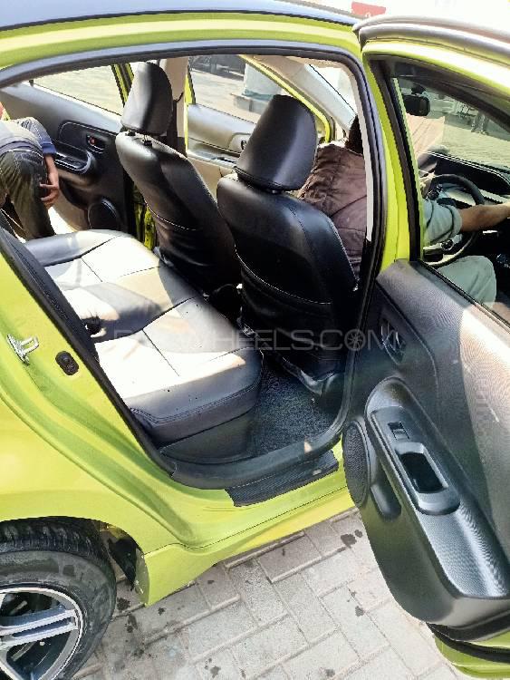 ٹویوٹا اکوا 2015 for Sale in لاہور ٹویوٹا اکوا 2015 for Sale in لاہور Image-3