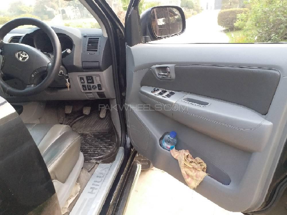 Toyota Hilux 2011 for Sale in Nowshera Toyota Hilux 2011 for Sale in Nowshera Image-13
