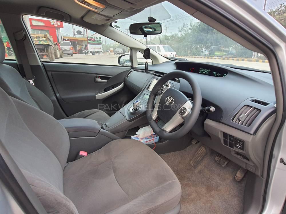 Toyota Prius 2010 for Sale in Lahore Toyota Prius 2010 for Sale in Lahore Image-13