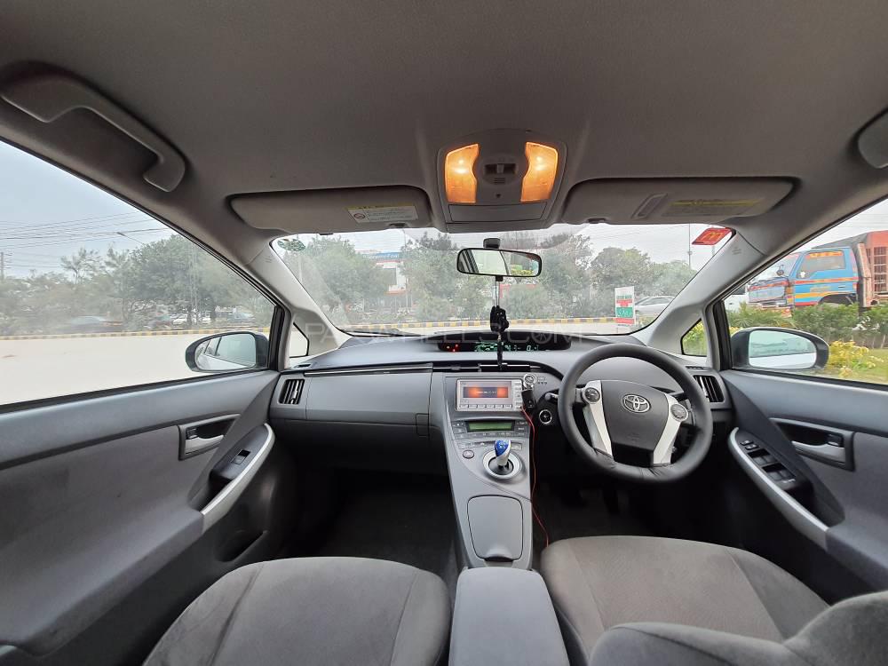 Toyota Prius 2010 for Sale in Lahore Toyota Prius 2010 for Sale in Lahore Image-16