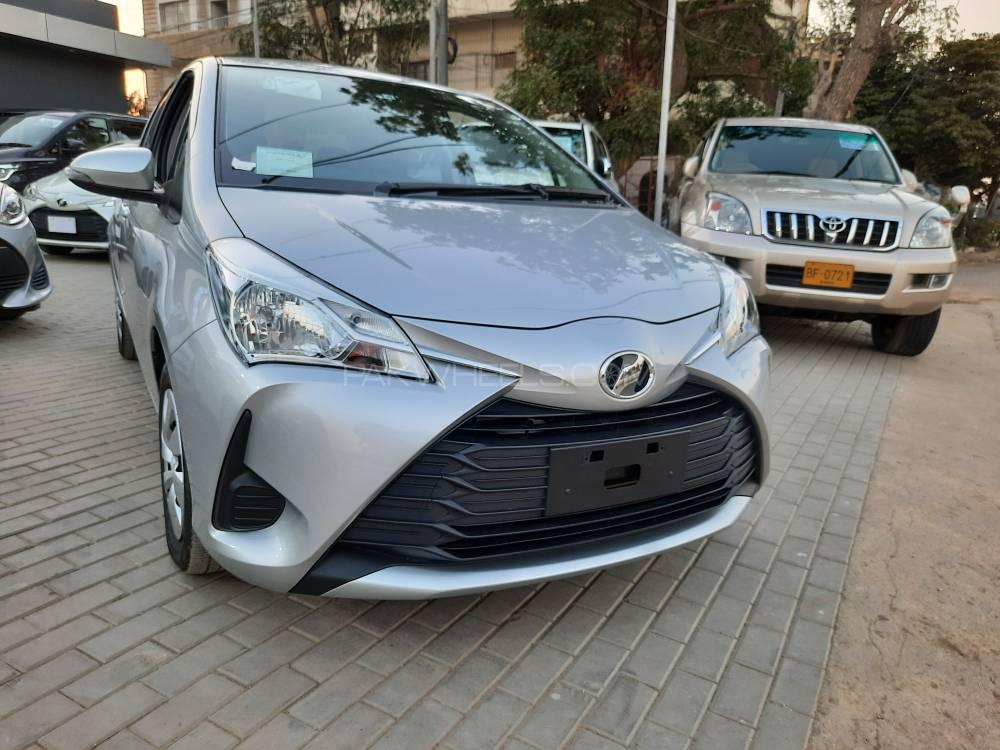 Toyota Vitz 2017 for Sale in Karachi Image-1
