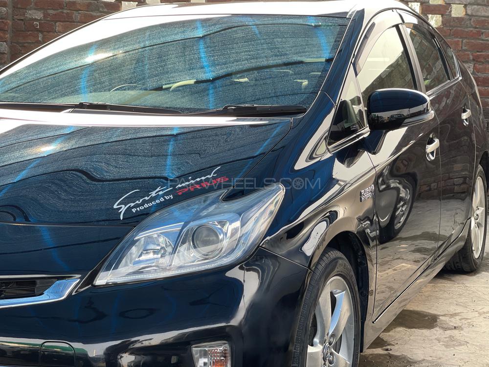 Toyota Prius 2013 for Sale in Lahore Toyota Prius 2013 for Sale in Lahore Image-2
