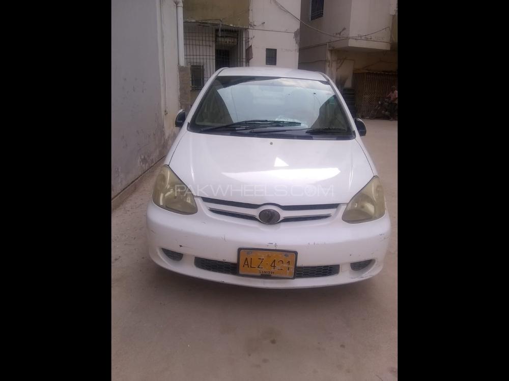 Toyota Platz 2004 for Sale in Karachi Image-1