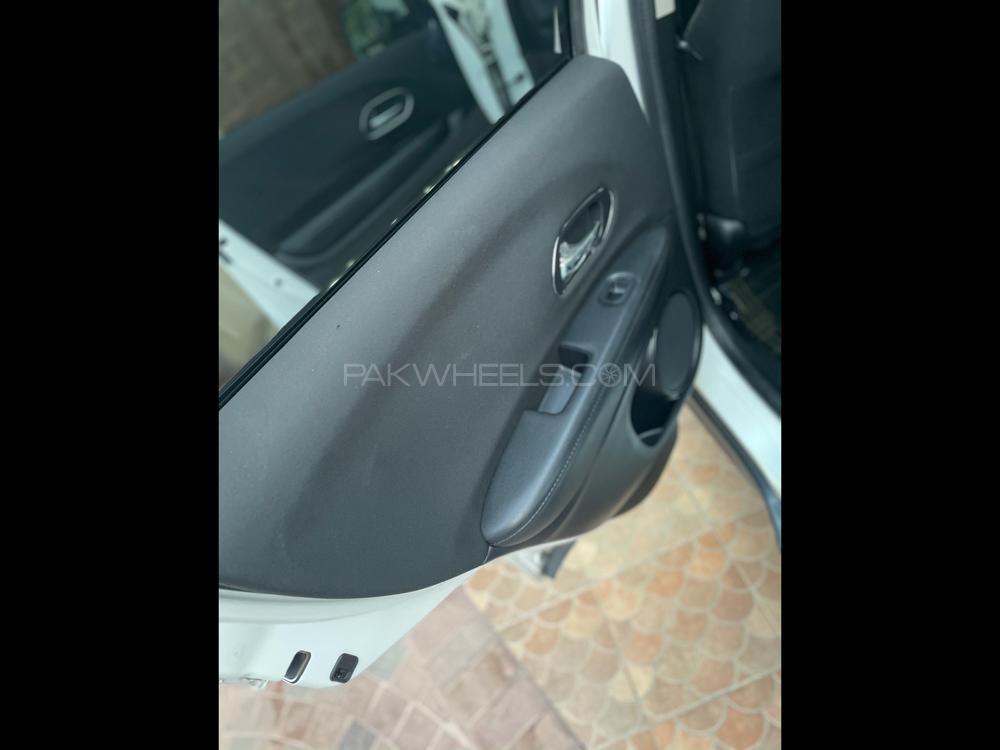 Honda Vezel 2015 for Sale in Lahore Honda Vezel 2015 for Sale in Lahore Image-12