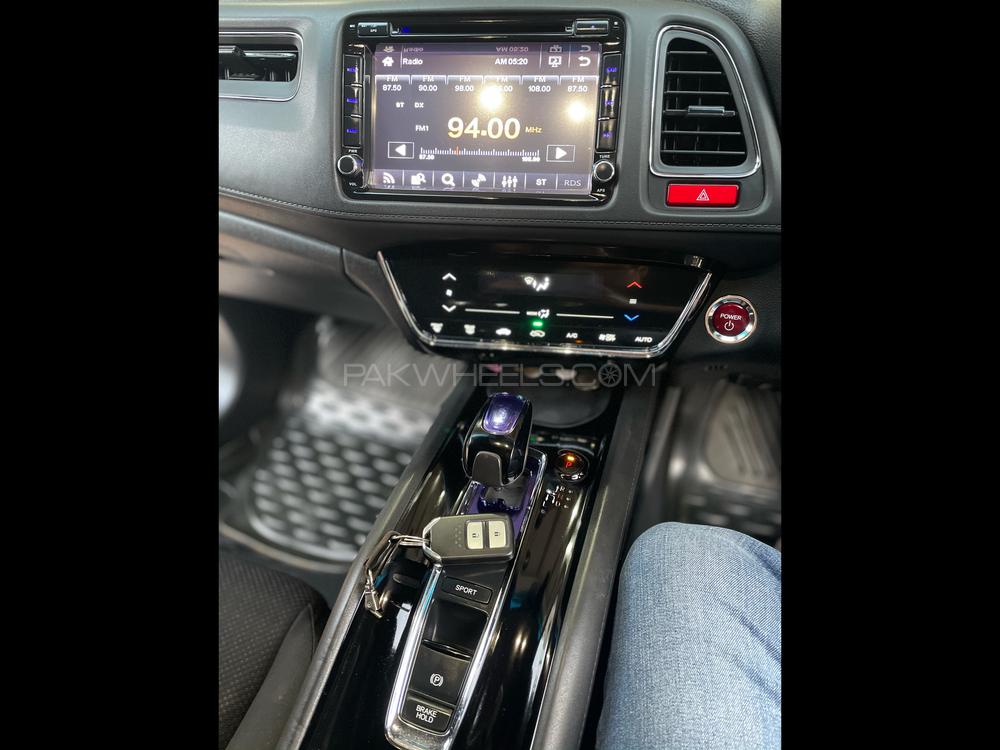 Honda Vezel 2015 for Sale in Lahore Honda Vezel 2015 for Sale in Lahore Image-17