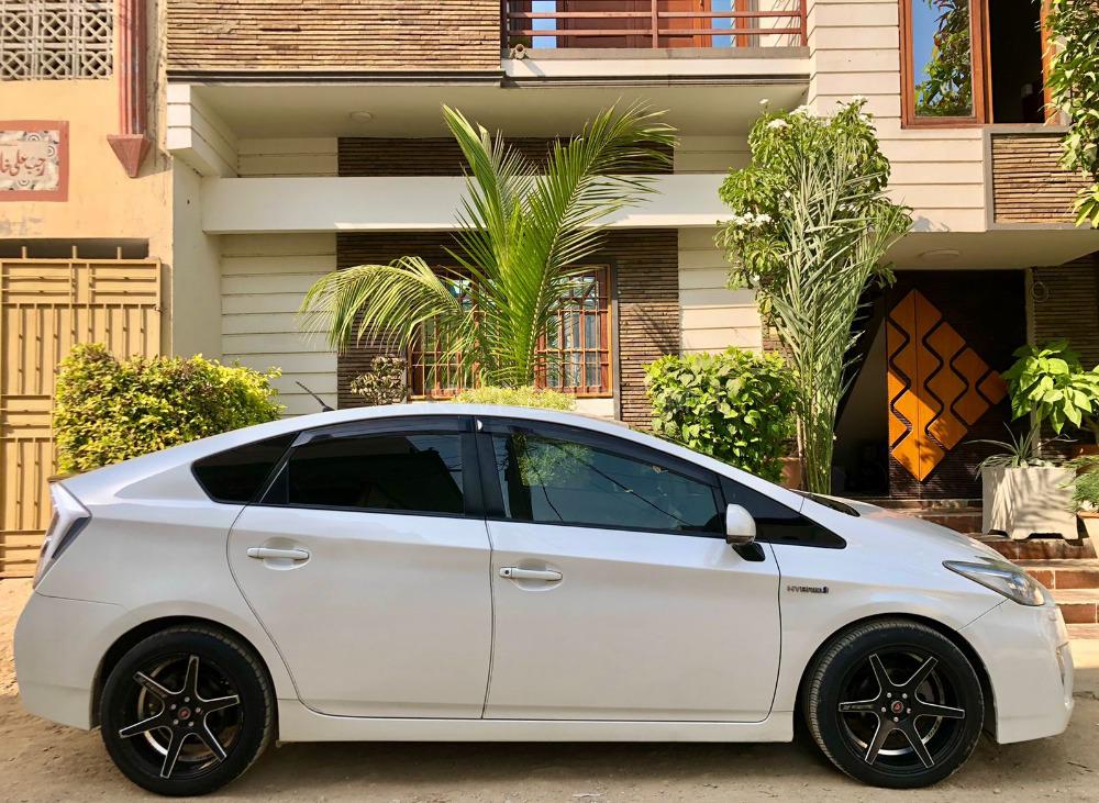 Toyota Prius - 2014  Toyota Prius - 2014  Image-3