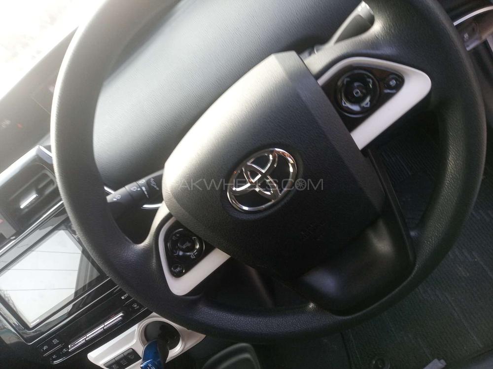 Toyota Prius 2017 for Sale in Gujranwala Toyota Prius 2017 for Sale in Gujranwala Image-12
