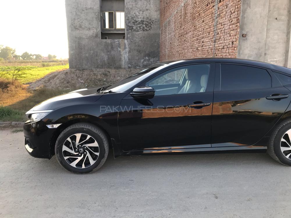Honda Civic 2018 for Sale in Faisalabad Honda Civic 2018 for Sale in Faisalabad Image-3