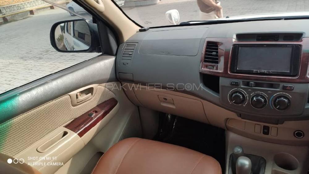 Toyota Hilux 2013 for Sale in Peshawar Toyota Hilux 2013 for Sale in Peshawar Image-5