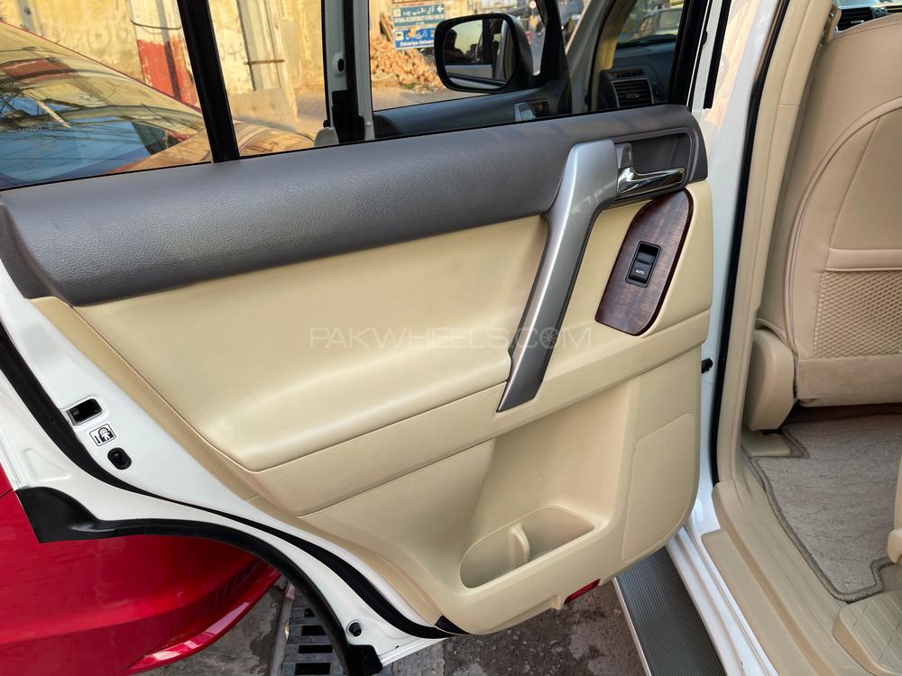 Toyota Prado 2015 for Sale in Multan Toyota Prado 2015 for Sale in Multan Image-6