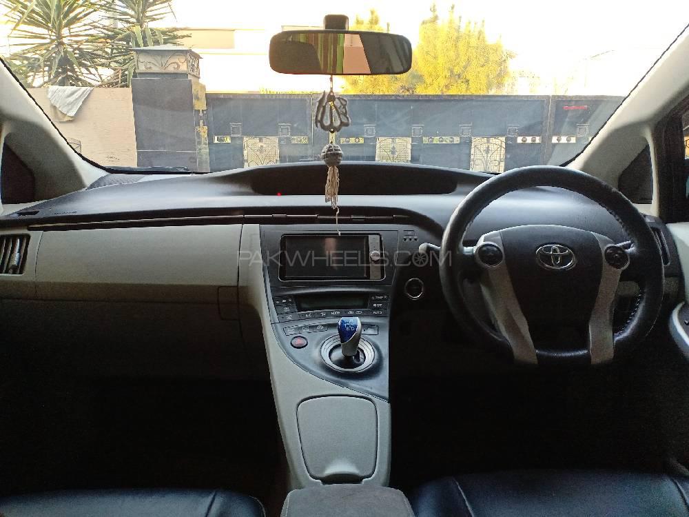 Toyota Prius 2011 for Sale in Lahore Toyota Prius 2011 for Sale in Lahore Image-13