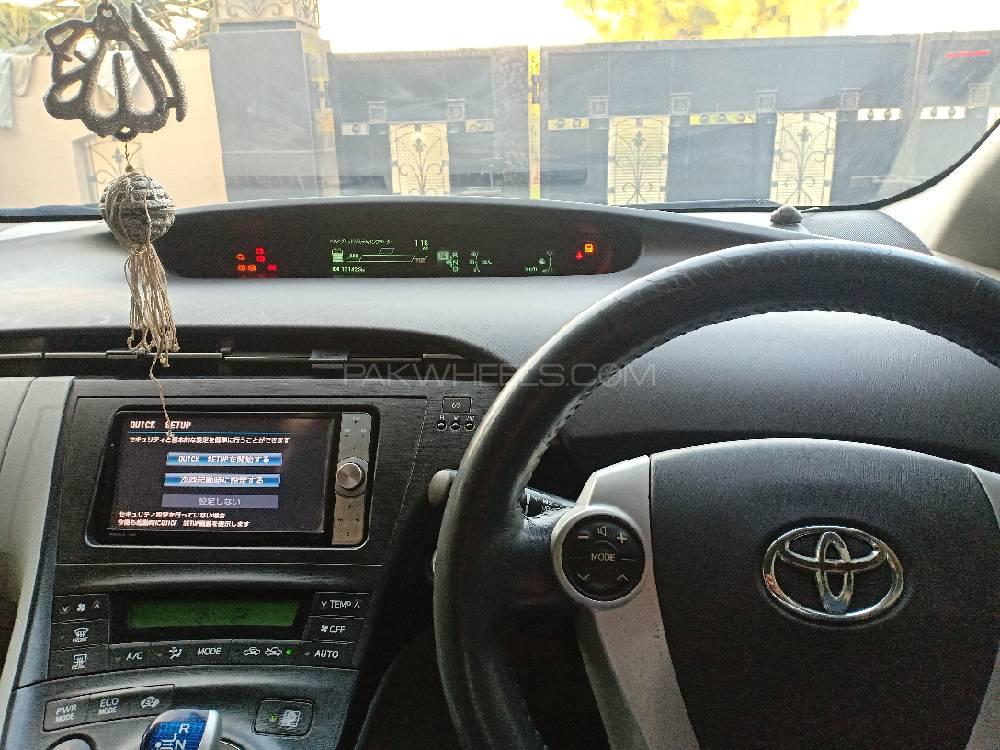 Toyota Prius 2011 for Sale in Lahore Toyota Prius 2011 for Sale in Lahore Image-16
