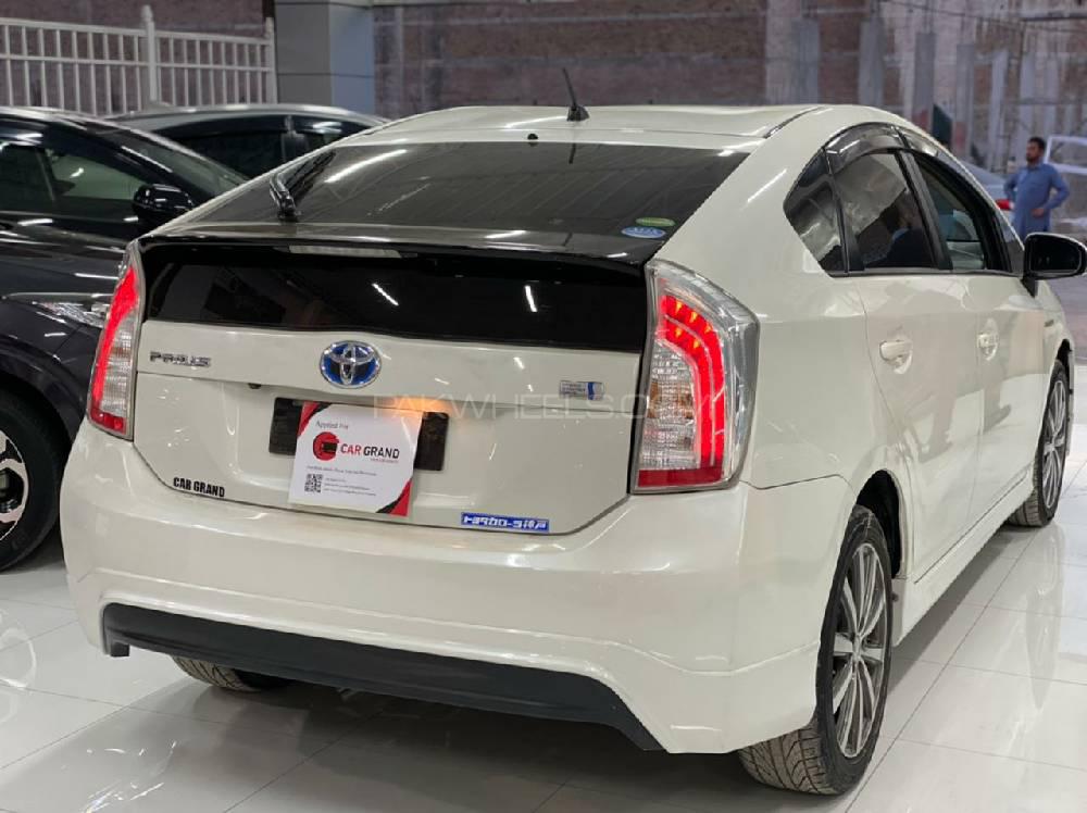 Toyota Prius 2015 for Sale in Peshawar Toyota Prius 2015 for Sale in Peshawar Image-9