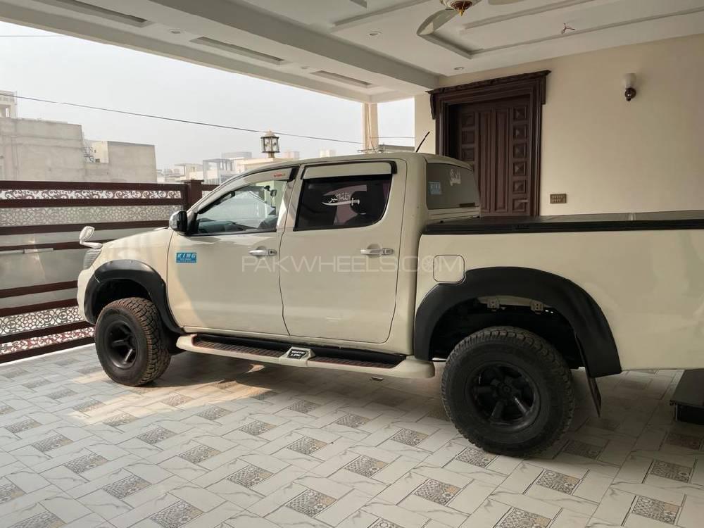 Toyota Hilux 2013 for Sale in Multan Toyota Hilux 2013 for Sale in Multan Image-10