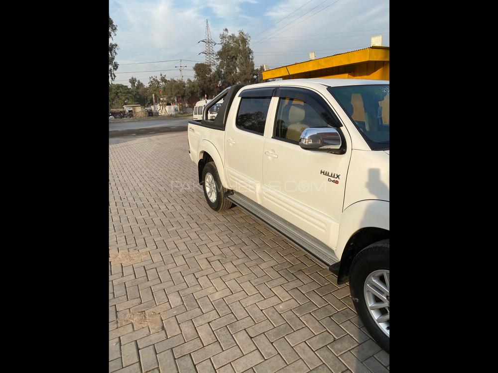 Toyota Hilux 2015 for Sale in Peshawar Toyota Hilux 2015 for Sale in Peshawar Image-7