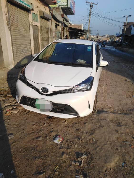 Toyota Vitz 2015 for Sale in Jhang Image-1