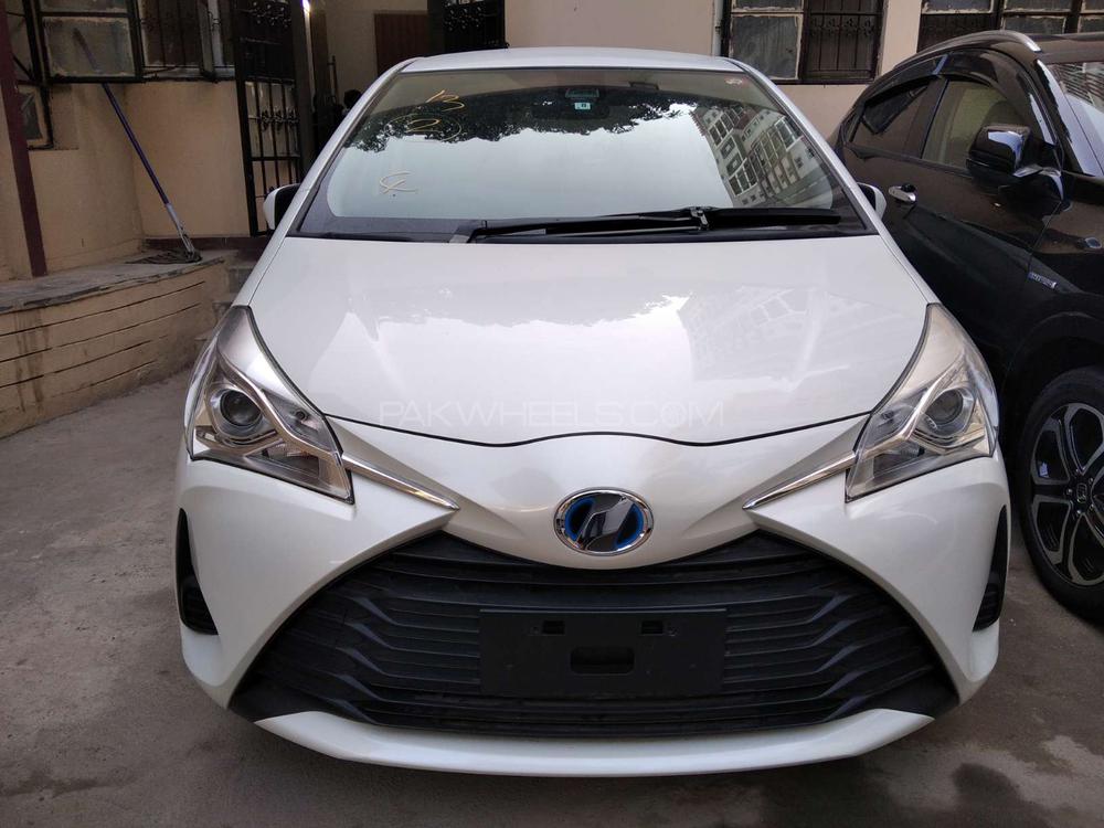 Toyota Vitz 2017 for Sale in Karachi Image-1